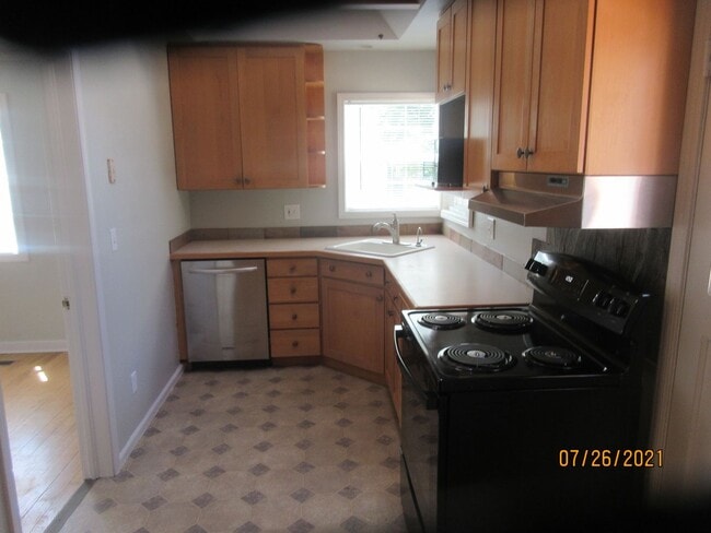Building Photo - (936) 18th Street Home - 3 Bedroom / 2 Bat...