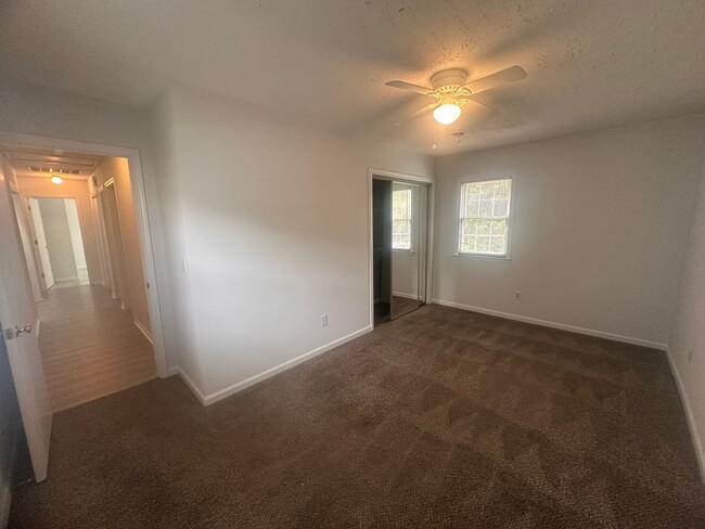 Building Photo - 6519 Spicewood St
