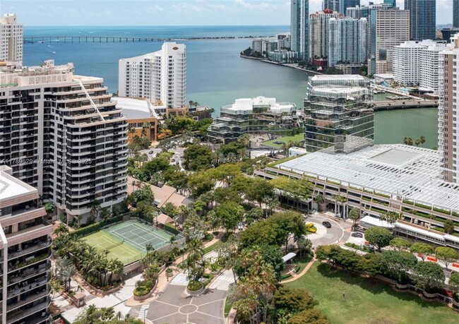 Building Photo - 888 Brickell Key Dr