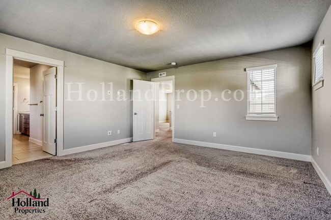 Building Photo - Beautiful 4-bedroom, 3-bathroom residence in desirable Hillsboro, OR.