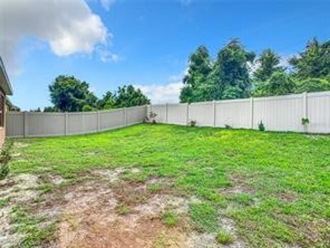 Building Photo - Grab this 4 bedroom home today!