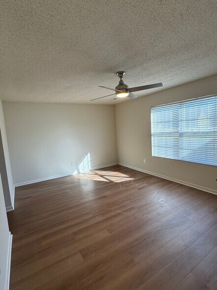 Building Photo - 2205 Lannigan Dr