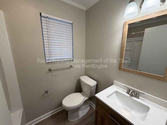 Building Photo - 603 S Main St