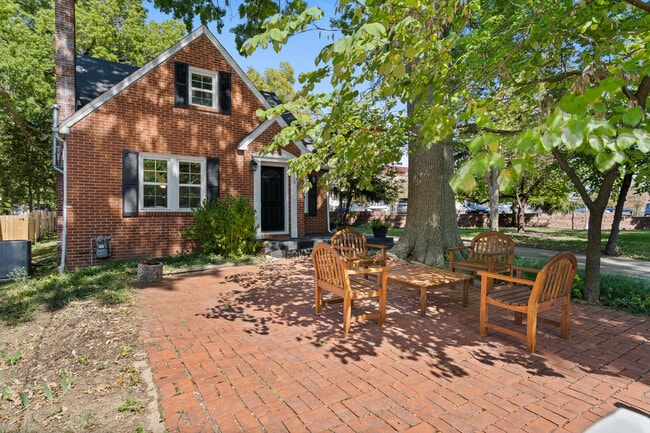 Building Photo - 113 Crestmere Ave