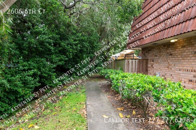 Building Photo - 2606 6th Ct