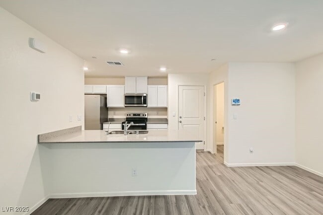 Building Photo - 4859 Wine Rdg Ave