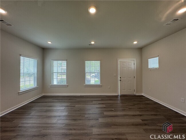 Building Photo - 681 Vincent Dr