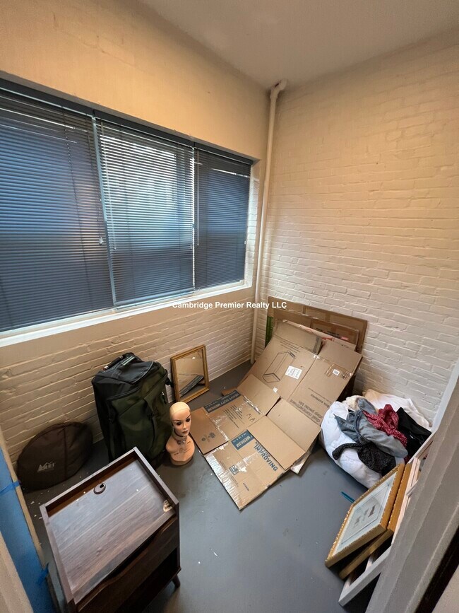 Building Photo - 6 Linnaean St