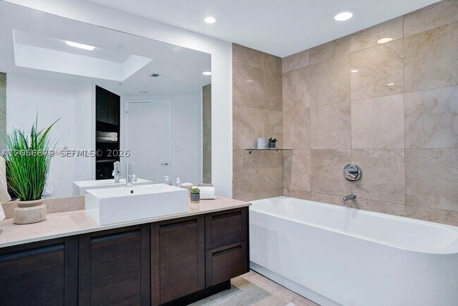 Building Photo - 150 Sunny Isles Blvd