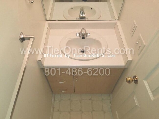 Building Photo - NO DEPOSIT option available for qualified renters!