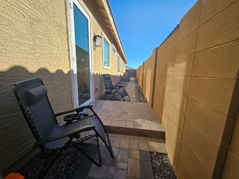 Building Photo - 17593 W Victory St