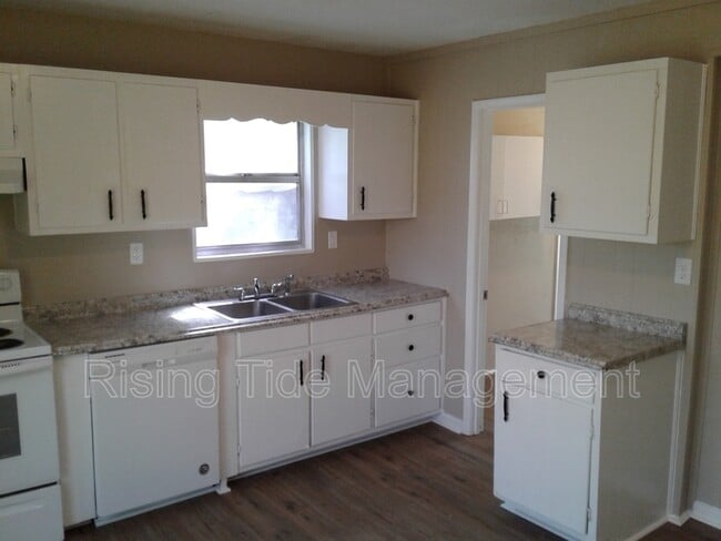 Building Photo - 6109 Shady Ln