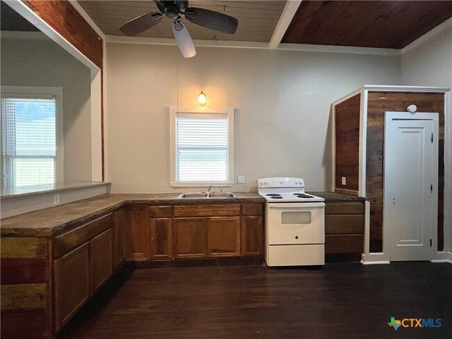 Building Photo - 111 N 5th St