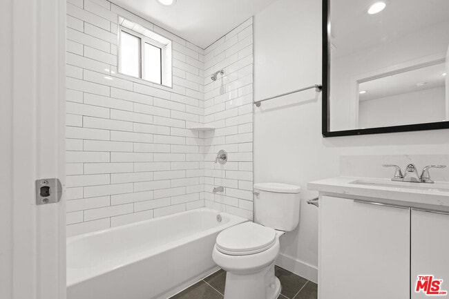 Building Photo - 603 W 41st Pl
