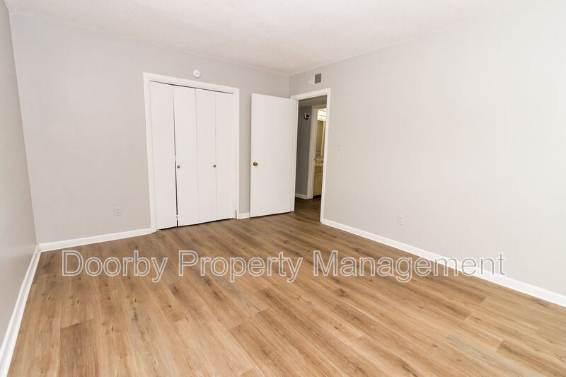 Building Photo - 5033 Cameron Ln