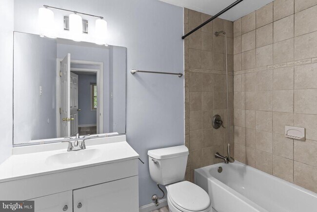 Building Photo - 13501 Ivy Way