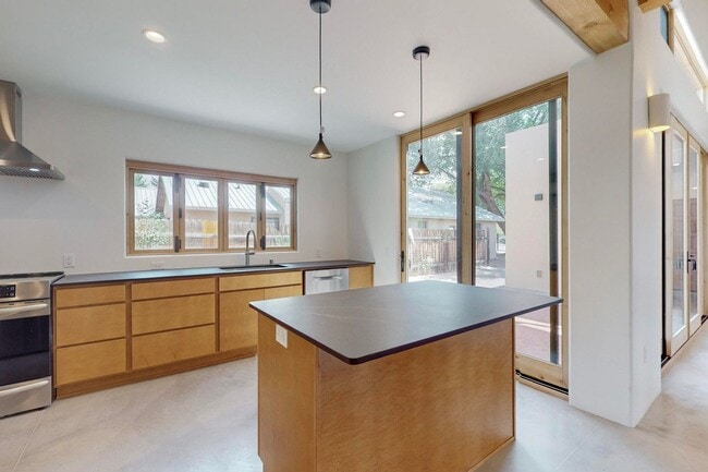 Building Photo - North Valley Fabulous 2018/sf 2 Bedroom  2.5 Bath  with Garage