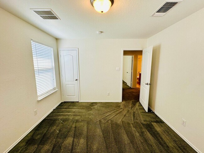 Building Photo - Your Dream Awaits! A Charming 4 bedroom 2....