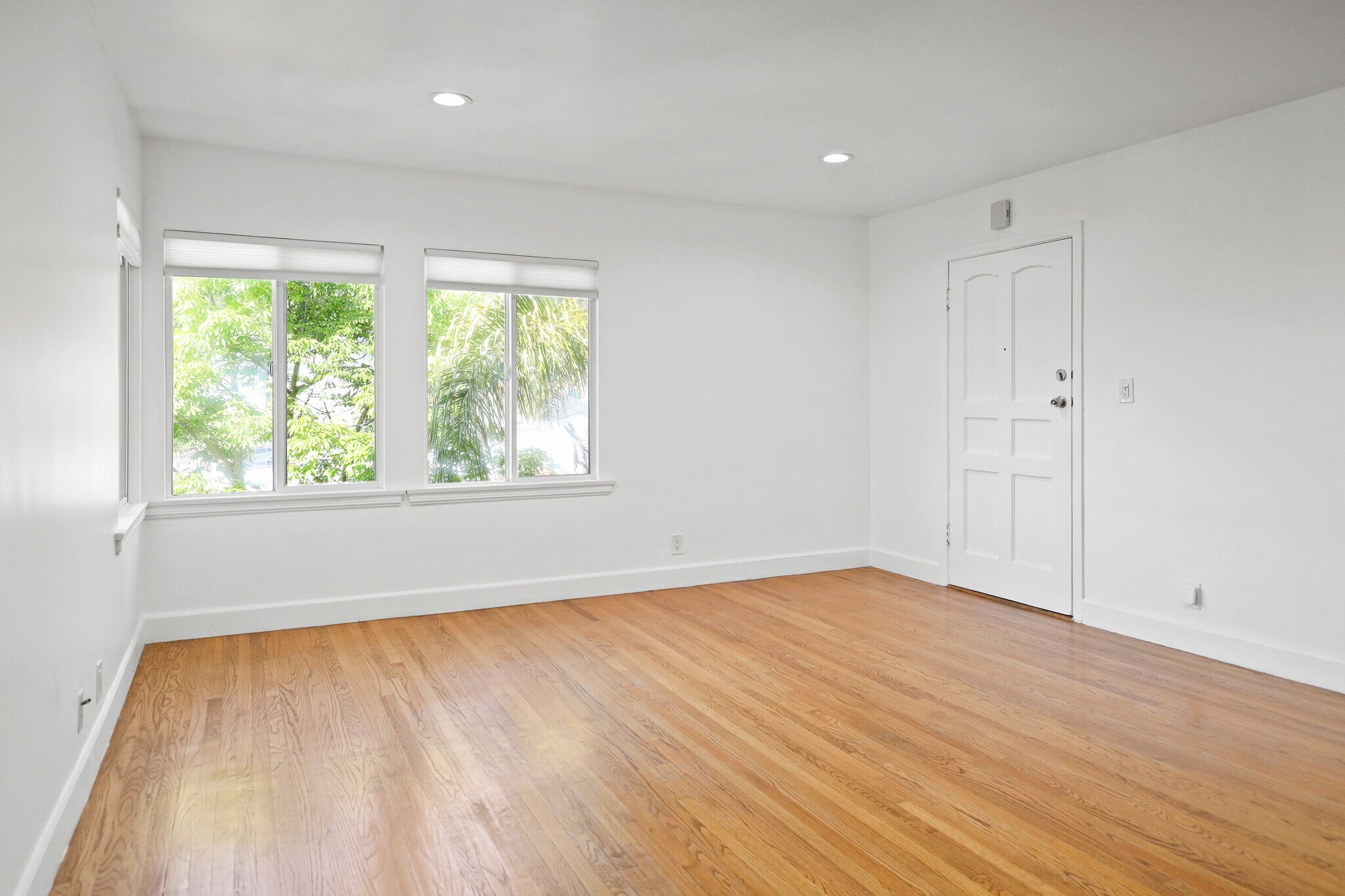 Building Photo - 2420 W Sunset Blvd