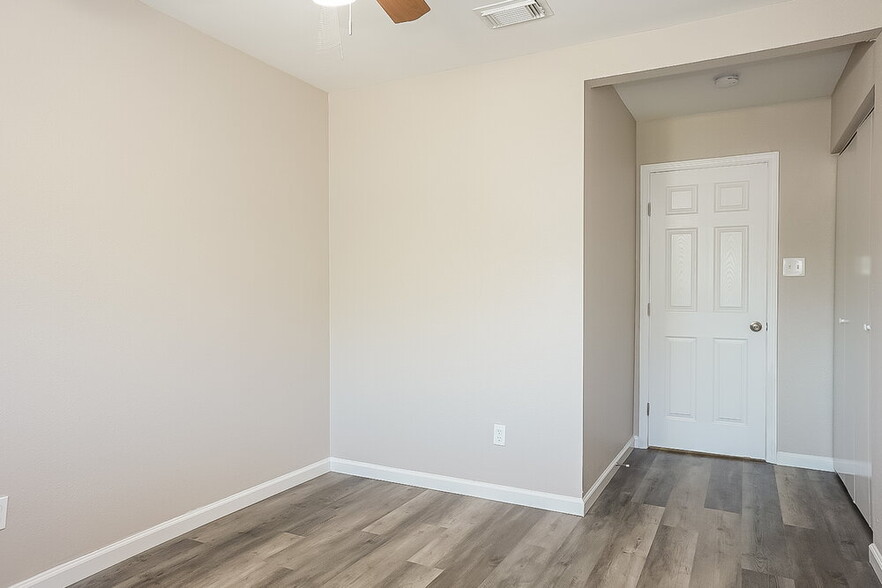 Building Photo - 10842 Riana Dr