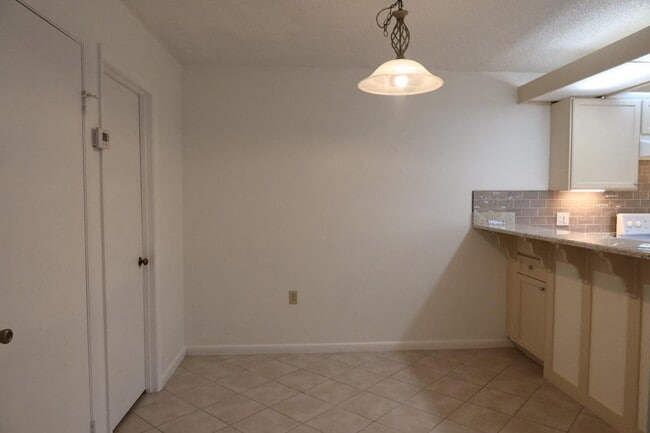 Building Photo - 507 5th Ln