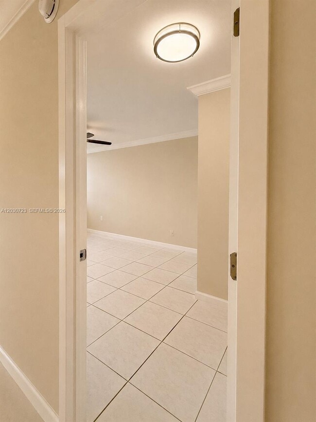 Building Photo - 1300 St Charles Pl