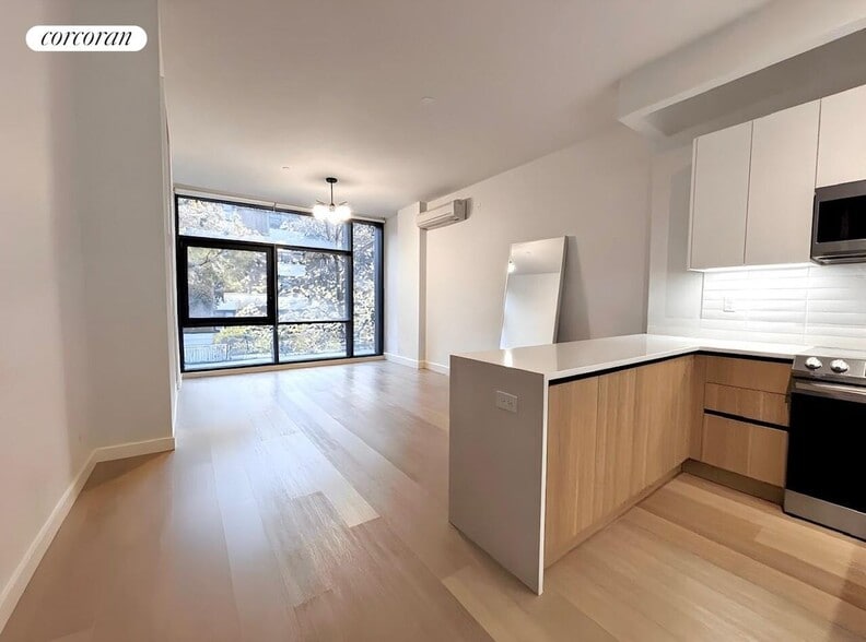 Building Photo - 420 Gates Ave