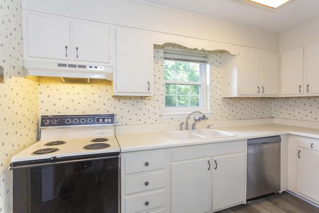 Building Photo - 2105 Montreat Pkwy