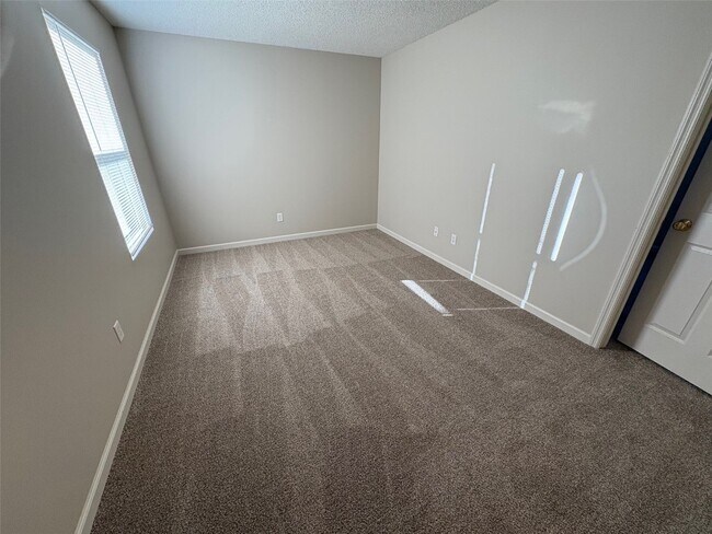 Building Photo - 31 Chesterfield Ct