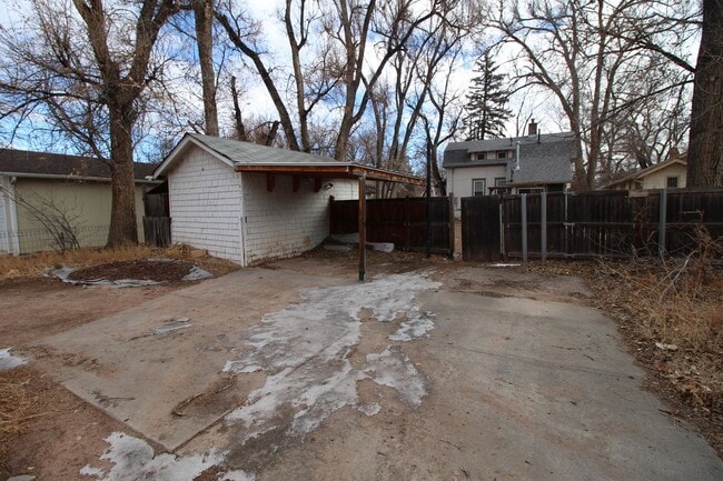 Building Photo - Adorable 3bdrm Downtown Bungalow.   Move in special----half off the first 2 months!!!!