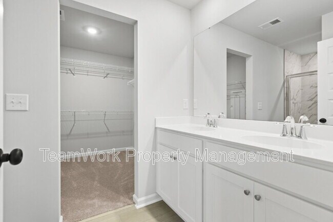 Building Photo - 658 Culpepper St