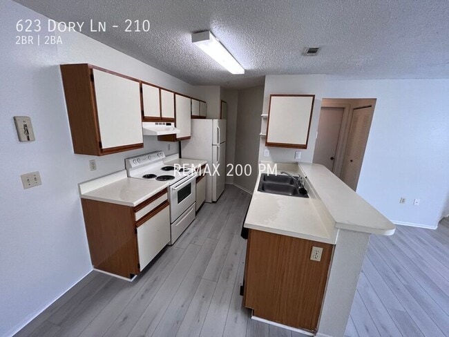 Building Photo - 623 Dory Ln