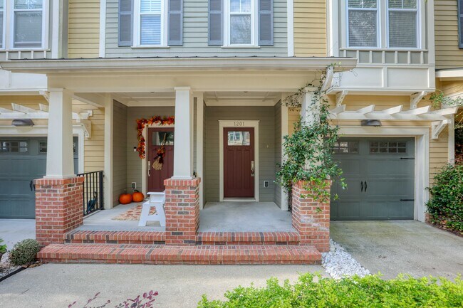 Building Photo - 1201 Dingle Rd