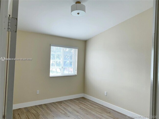 Building Photo - 14325 SW 121st Pl