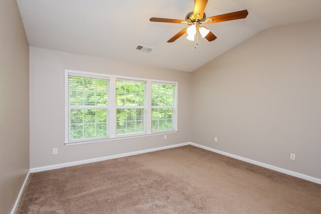 Building Photo - 745 Friars Head Dr NE