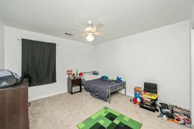 Building Photo - 3 Bedroom in Navarre!!