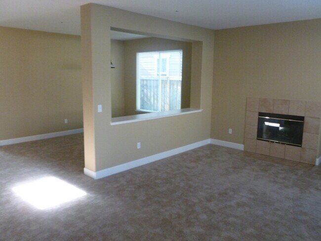 Building Photo - 4BR/3BA Single Family House - Brentwood