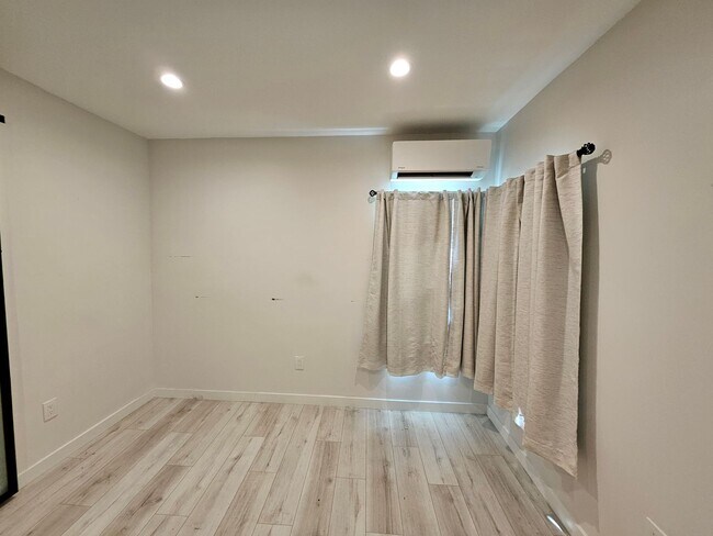 Building Photo - Chandler Properties