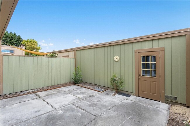 Building Photo - 1007 Tahiti Ln