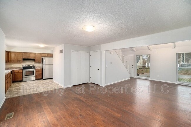 Building Photo - 3541 NE 72nd Terrace