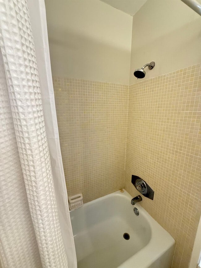 Building Photo - 4658 Bougainvilla Dr