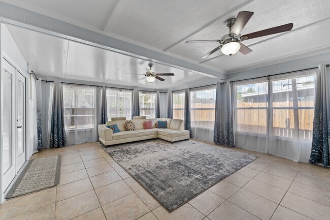 Building Photo - Absolutely stunning executive (LARGE) 3 BR / 2 BA / 2 Car Garage home in the highly sought after ...