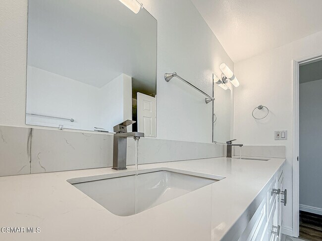 Building Photo - 2561 Heywood St