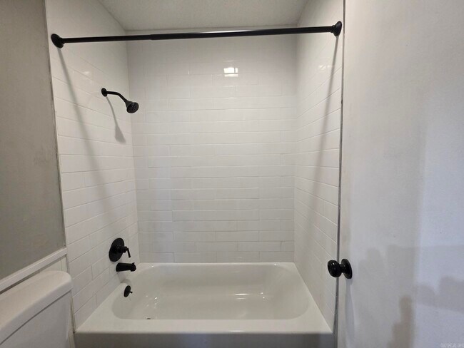 Building Photo - 216 Windhill Dr