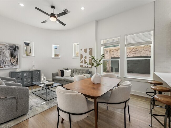 Building Photo - 2598 W Tidwell Rd