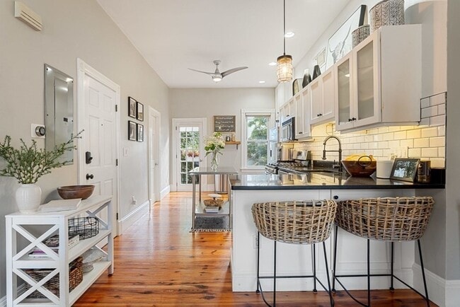 Building Photo - 511 E 5th St