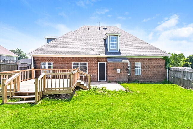 Building Photo - 5546 Lakefront Dr