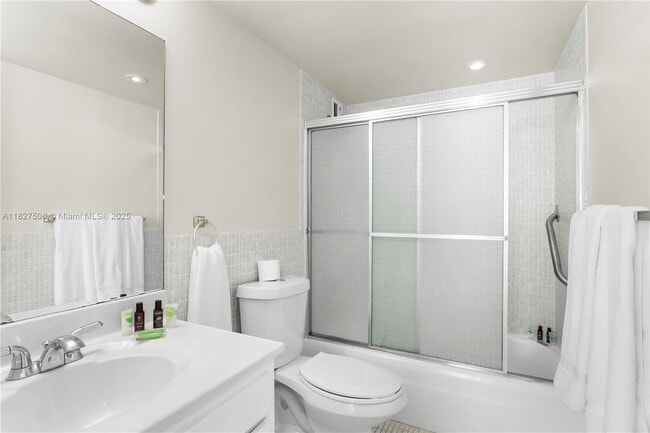 Building Photo - 9440 W Bay Harbor Dr