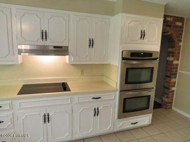 Building Photo - 8410 Cedar Ridge Cir