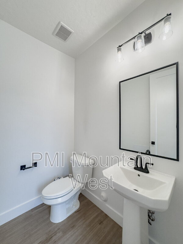 Building Photo - 331 S 680 W